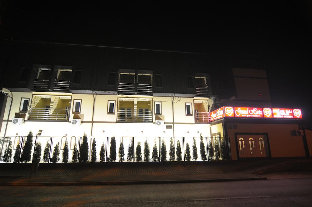 Apartmani Grand Hertz Belgrad Exterior foto